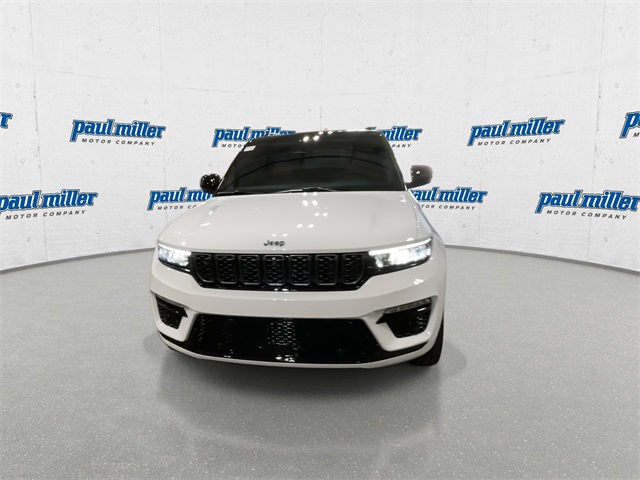 2025 Jeep Grand Cherokee Summit photo 4