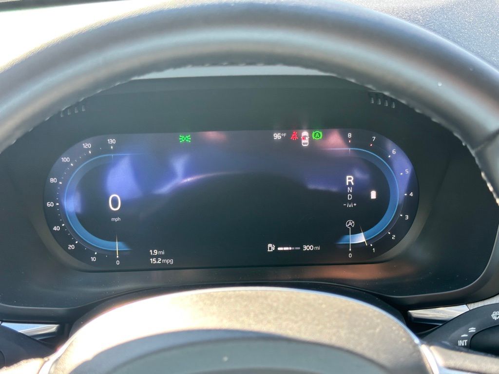 2025 Volvo XC60 B5 Plus photo 19