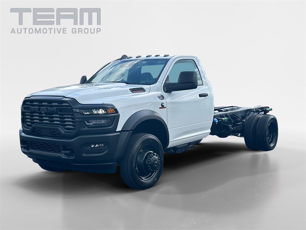 2025 Ram 5500 Tradesman photo 2