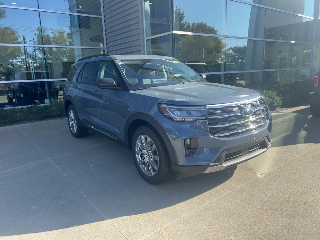 2025 Ford Explorer photo 3