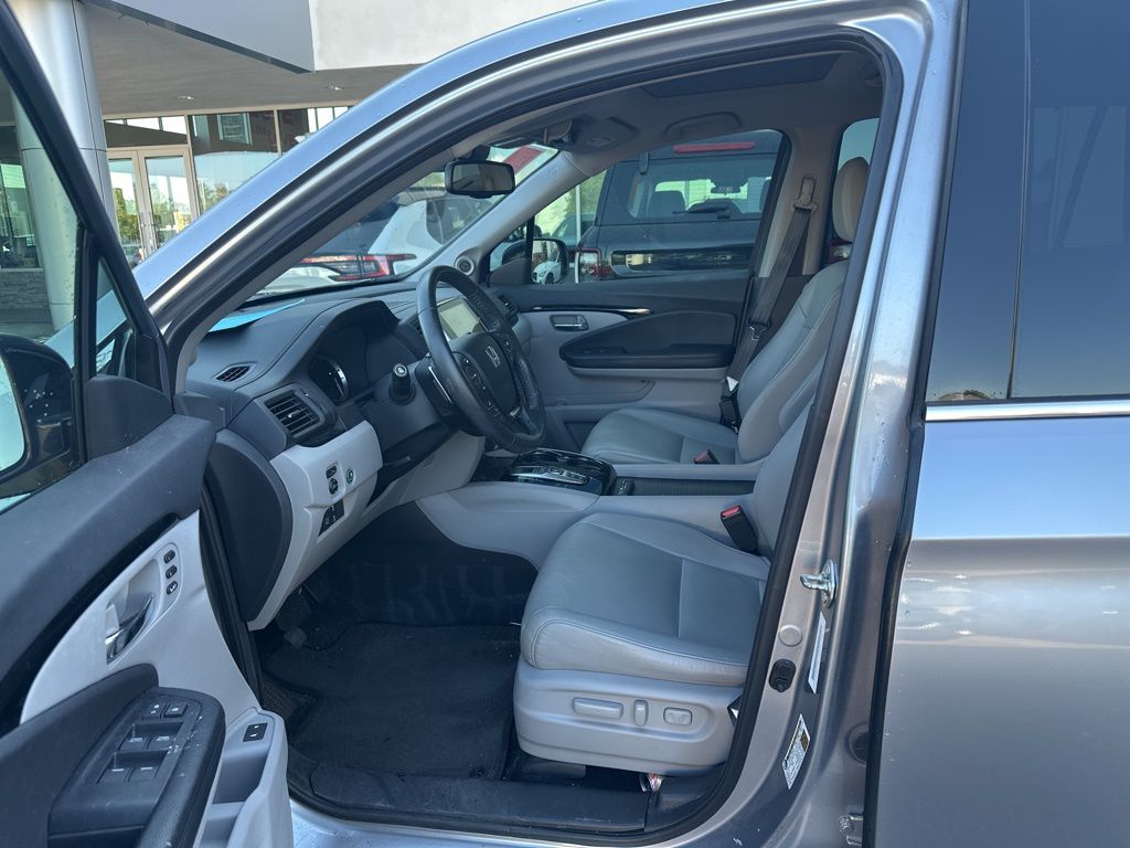 2017 Honda Pilot Touring photo 3