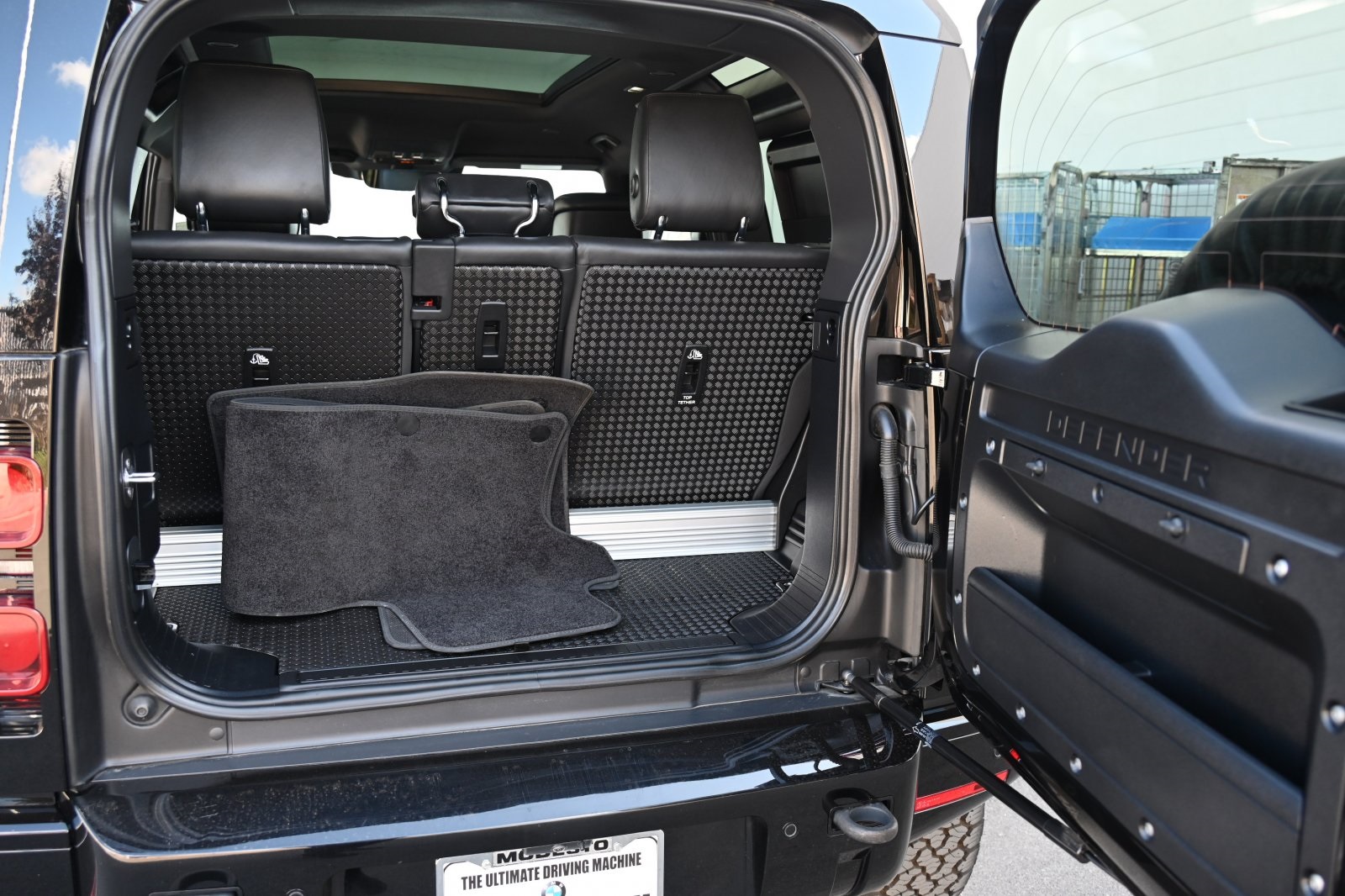 2022 Land Rover Defender 90 X-Dynamic HSE photo 14