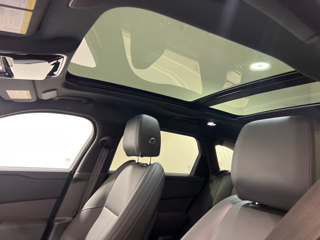 2025 Land Rover Range Rover Velar SE photo 18