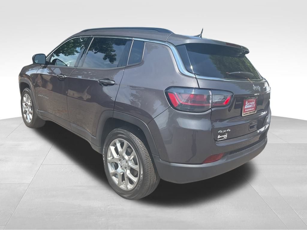 2024 Jeep Compass Latitude Lux photo 18