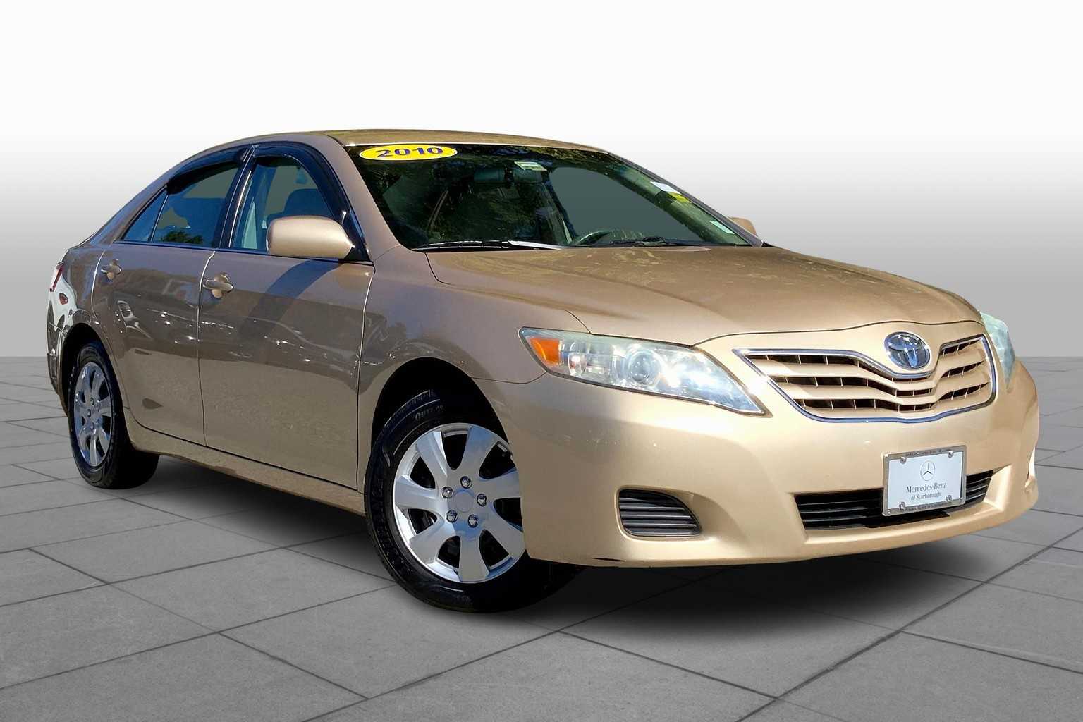 2010 Toyota Camry LE photo 2