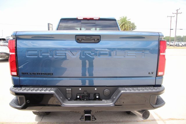 2025 Chevrolet Silverado 2500HD LT photo 4