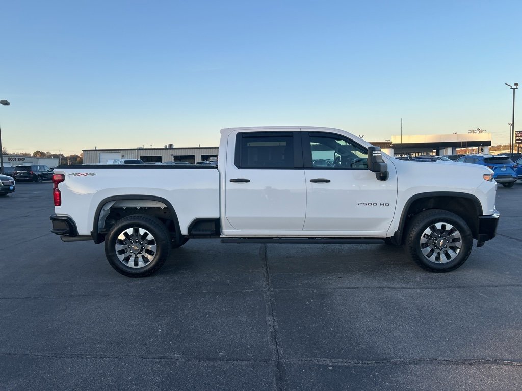 2023 Chevrolet Silverado 2500HD Custom photo 2