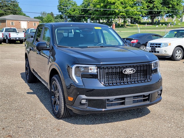 2025 Ford Maverick photo 2