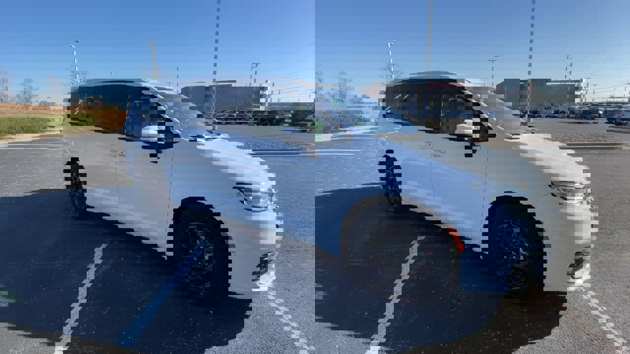 Used 2023 Chrysler Pacifica Hybrid Touring L with VIN 2C4RC1L76PR565611 for sale in Kansas City