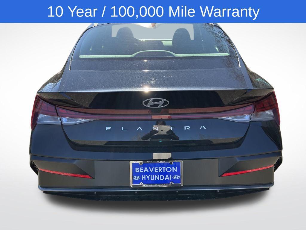 2025 Hyundai Elantra SEL Convenience photo 4