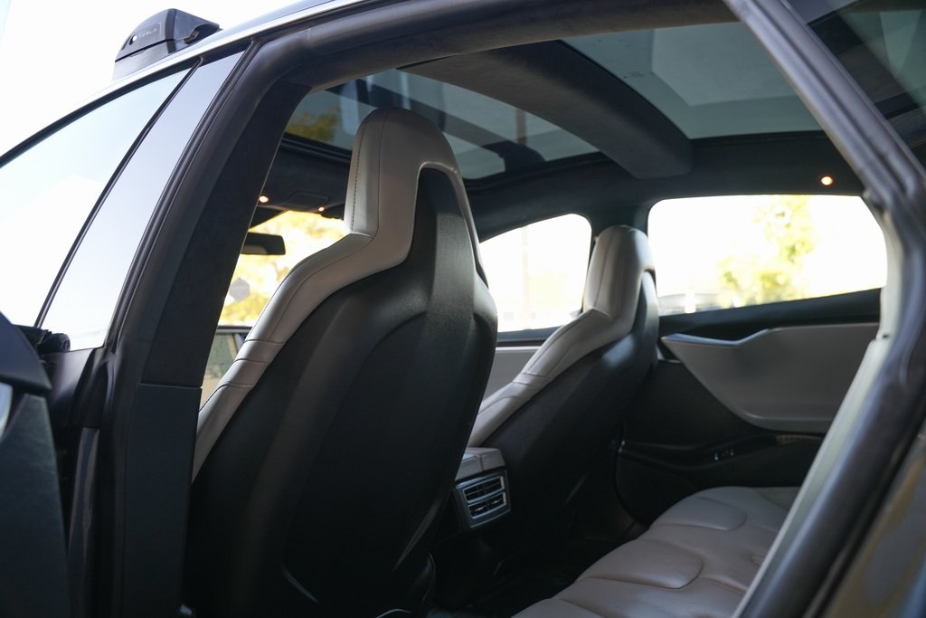 2016 Tesla Model S 70D photo 26