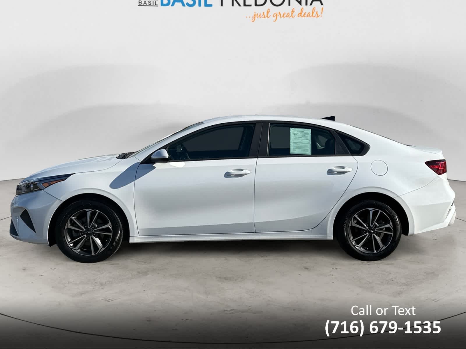 2024 Kia Forte LXS photo 2