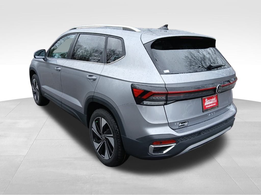 2025 Volkswagen Taos SE photo 3
