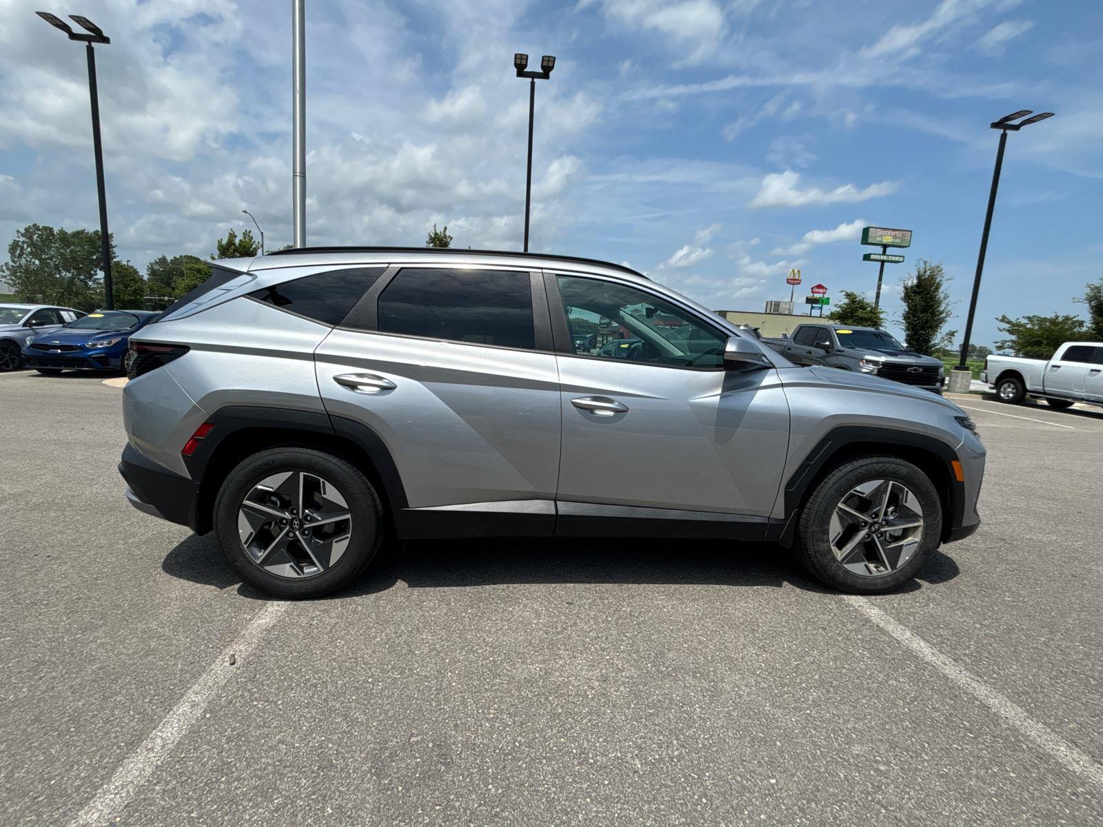 2025 Hyundai Tucson SEL Convenience photo 4