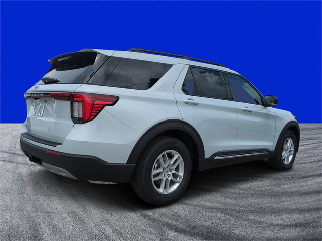 2025 Ford Explorer photo 2