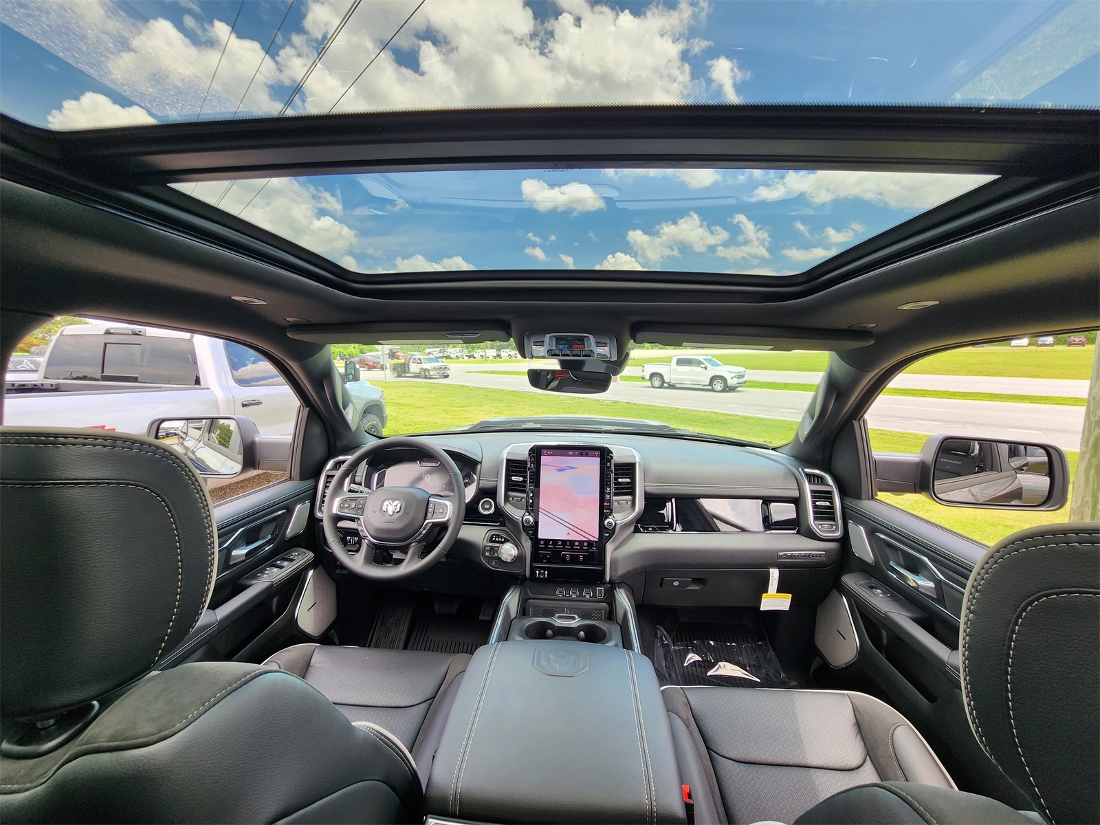 2025 Ram 1500 Laramie photo 9