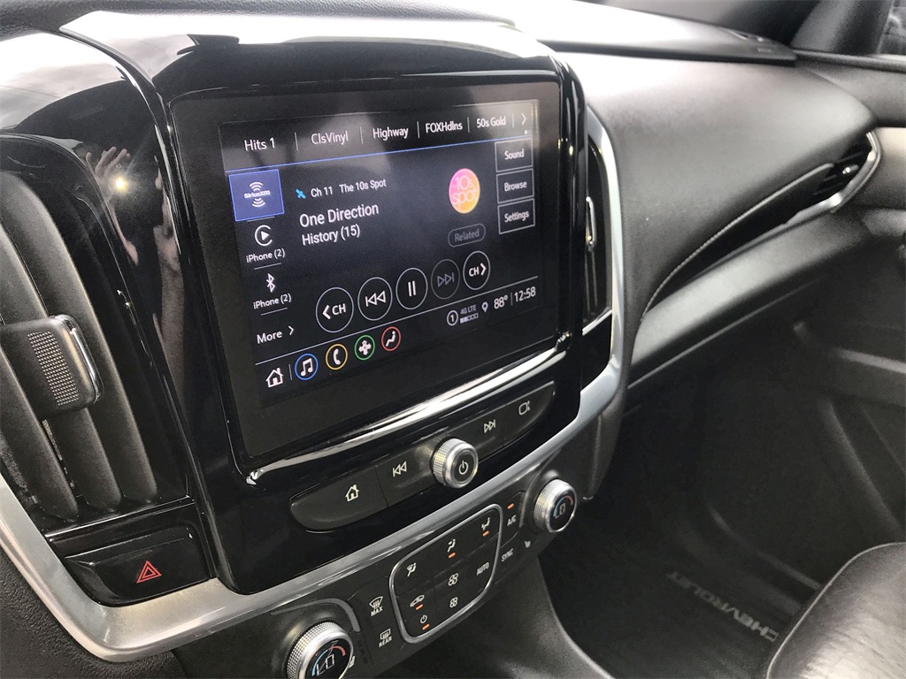 2022 Chevrolet Traverse Leather photo 16