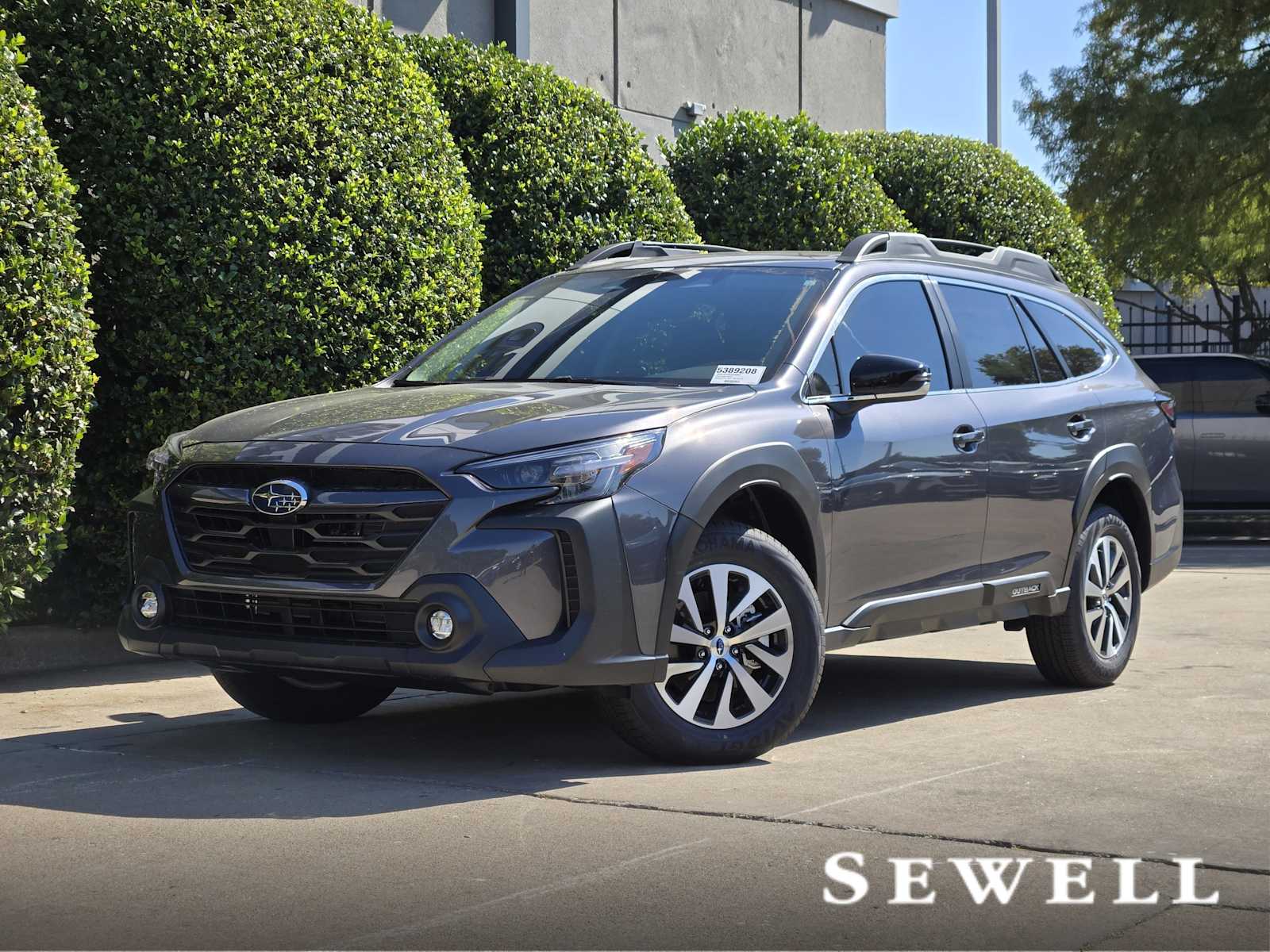 2025 Subaru Outback Premium's photo