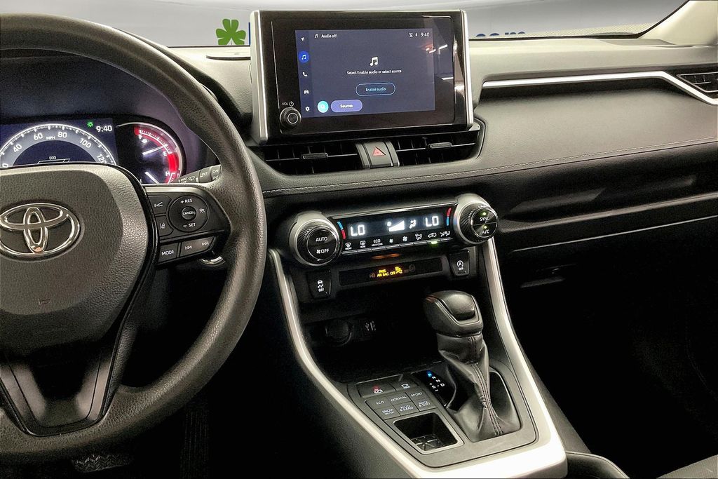 2024 Toyota RAV4 XLE photo 6
