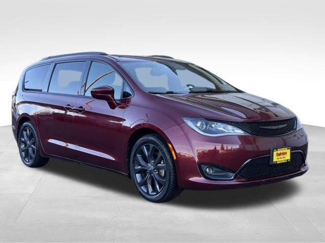 2018 Chrysler Pacifica Touring L's photo