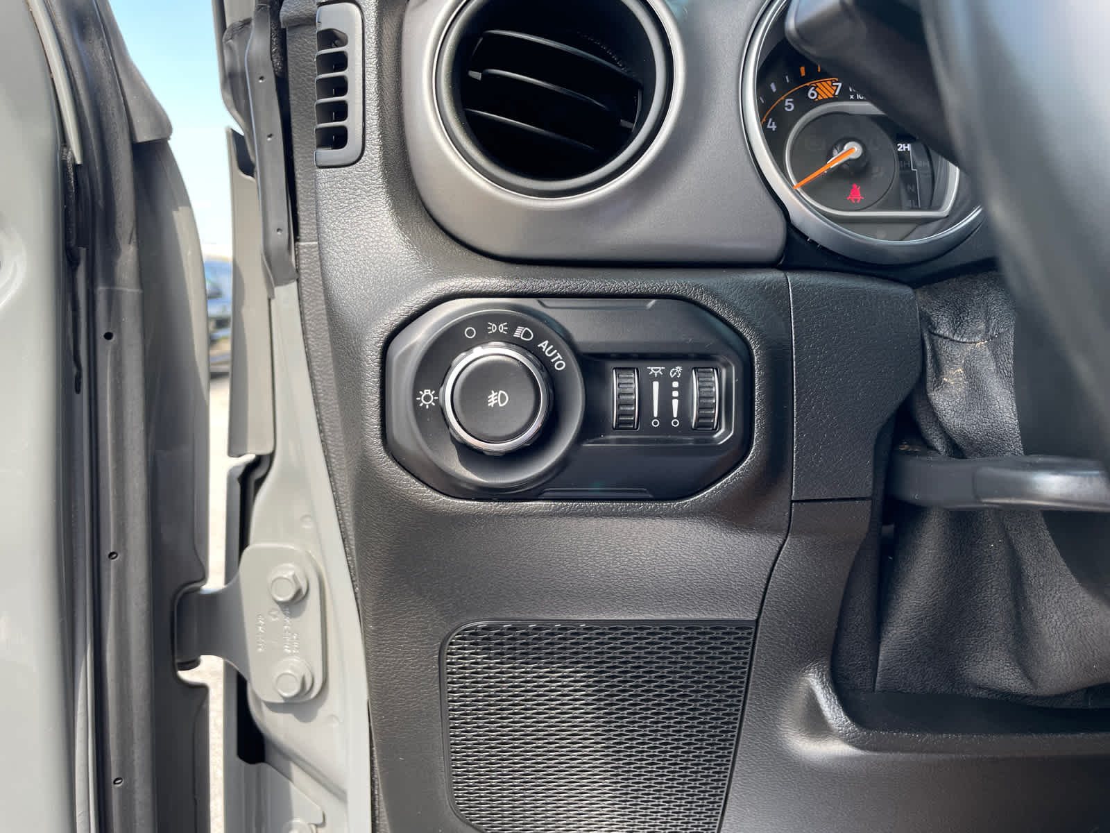 2021 Jeep Wrangler Sport S photo 14