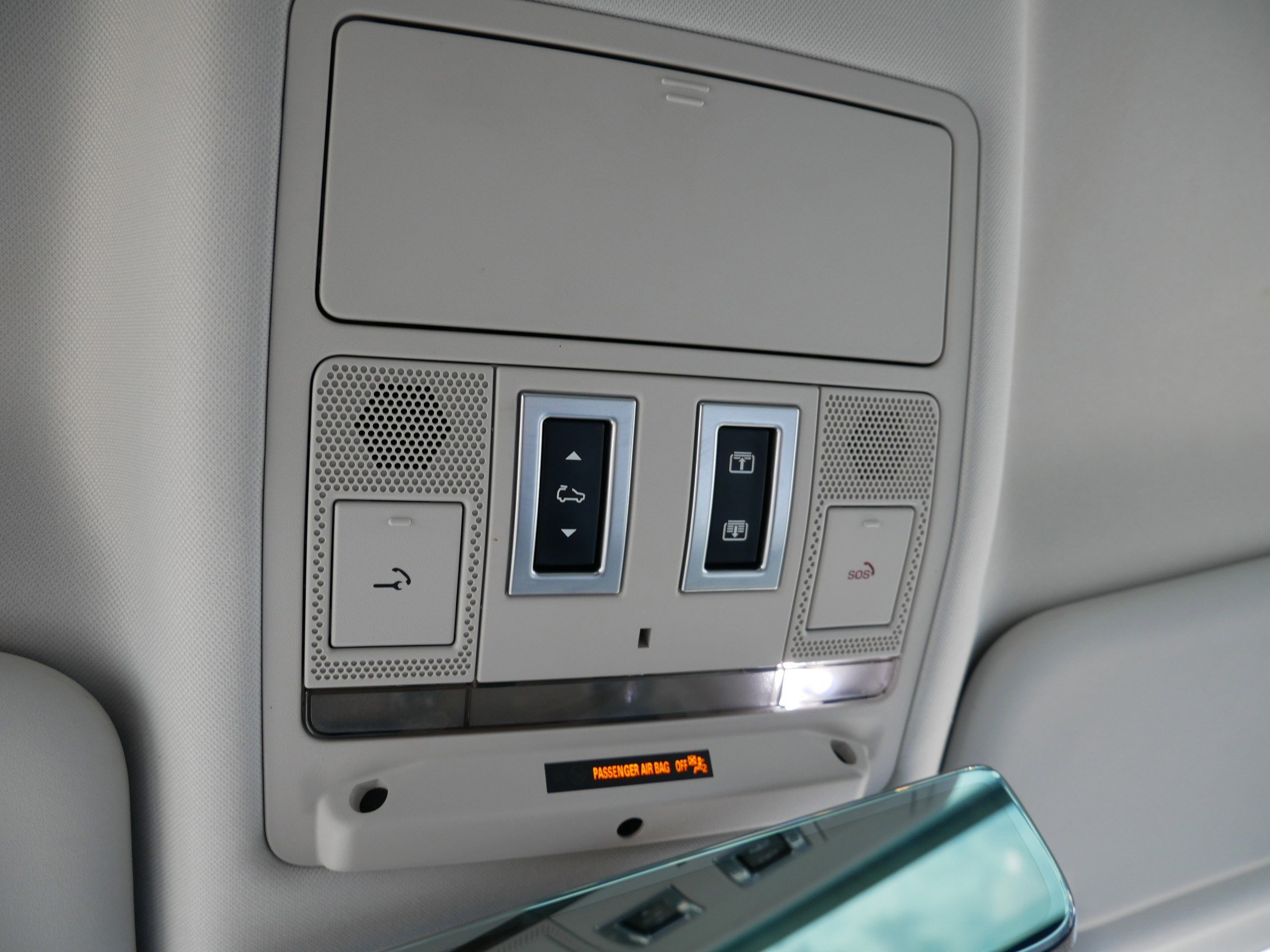 2020 Land Rover Defender HSE photo 28