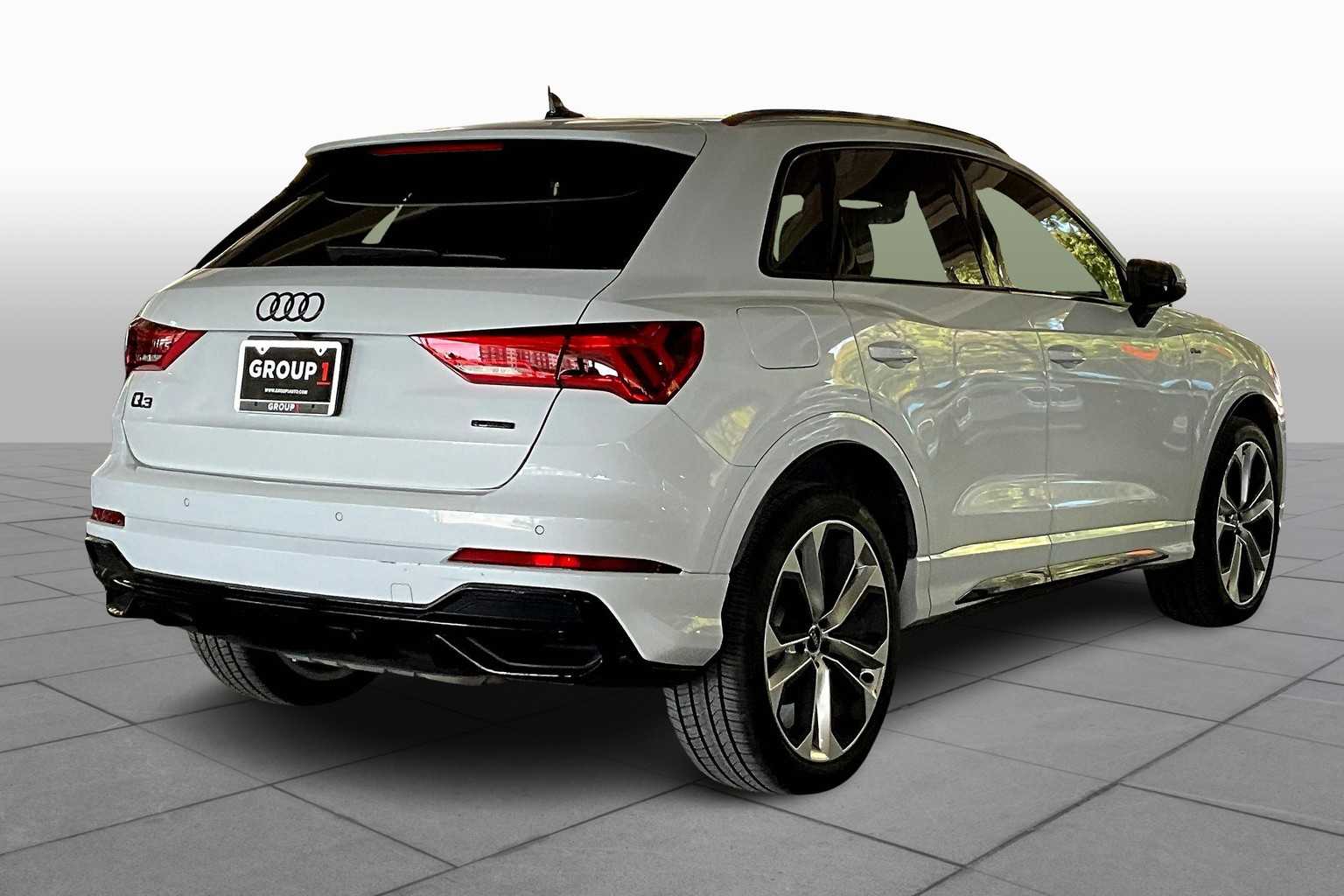 2020 Audi Q3 S line Premium Plus photo 11