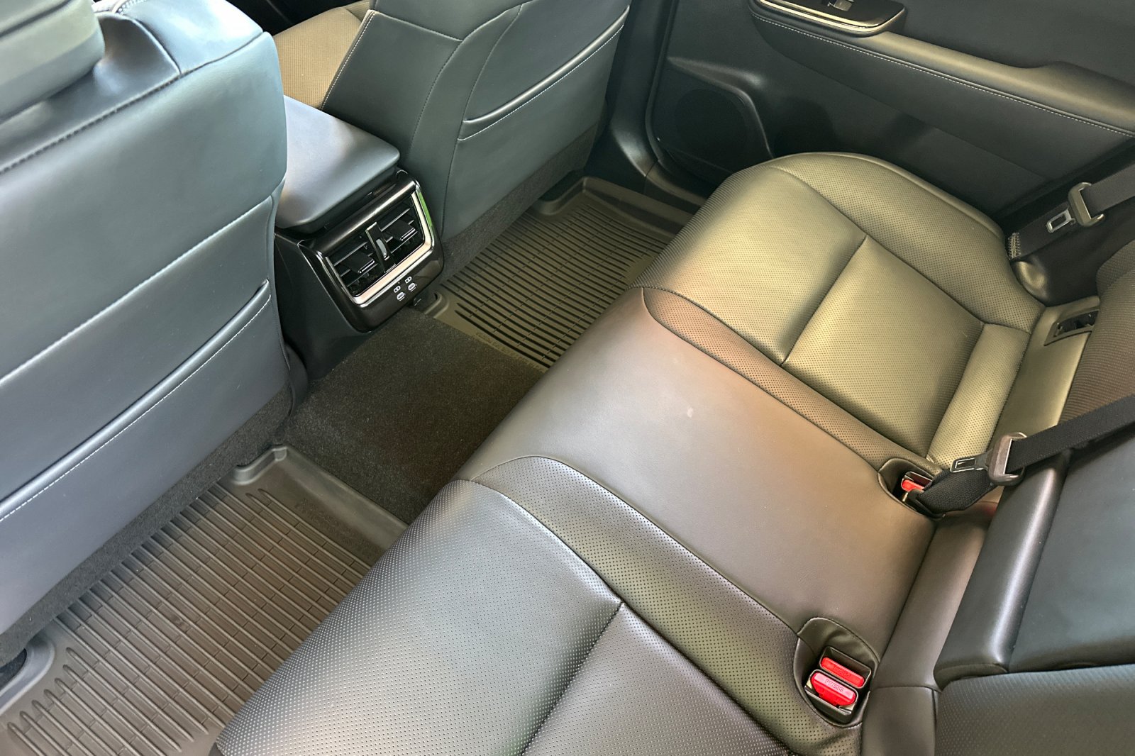 2025 Toyota Crown Signia XLE photo 11