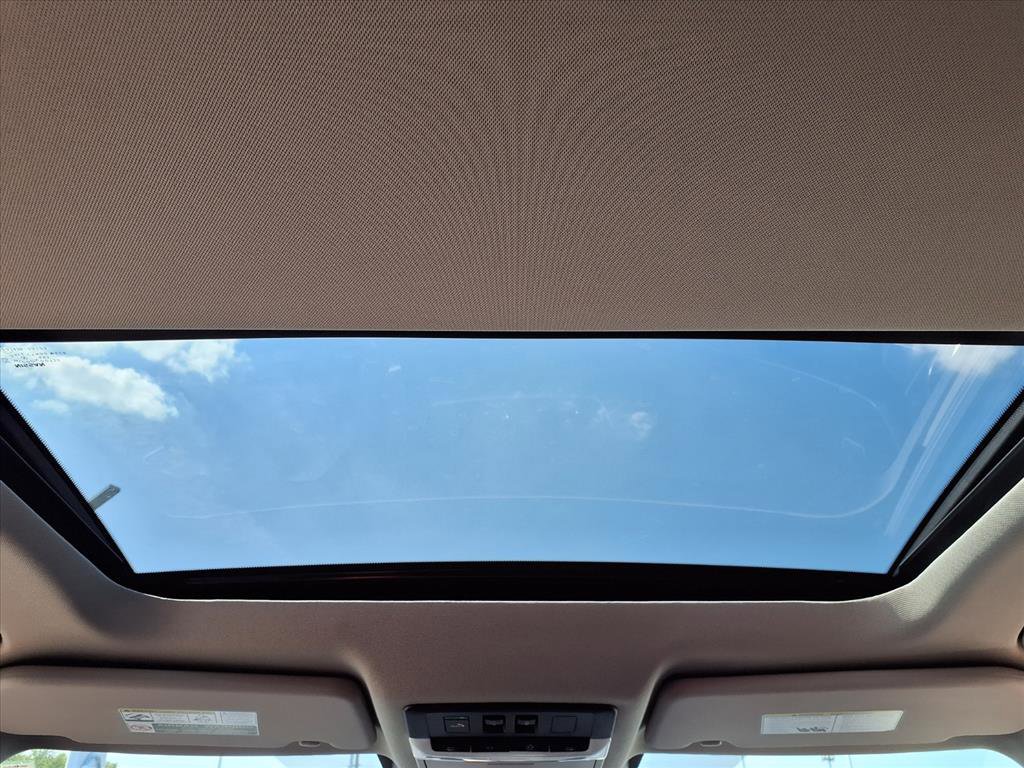 2026 Nissan Rogue Platinum photo 3