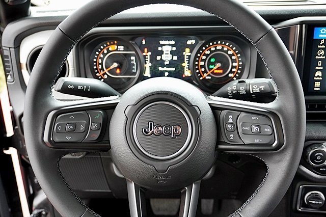 New 2025 Black Clear-Coat Exterior Paint Jeep Rubicon image 27