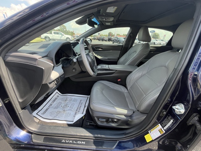 2022 Toyota Avalon Hybrid Limited photo 4