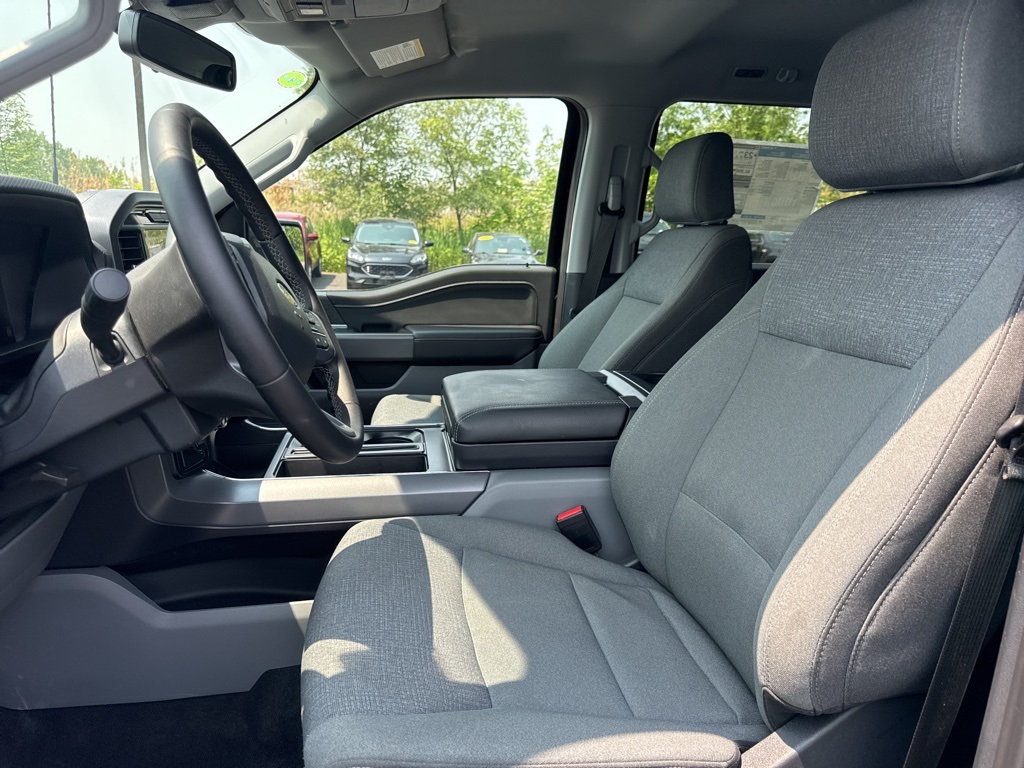 2025 Ford F-150 XLT photo 4