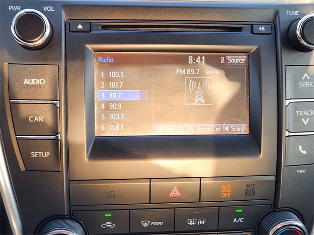 2015 Toyota Camry SE photo 16