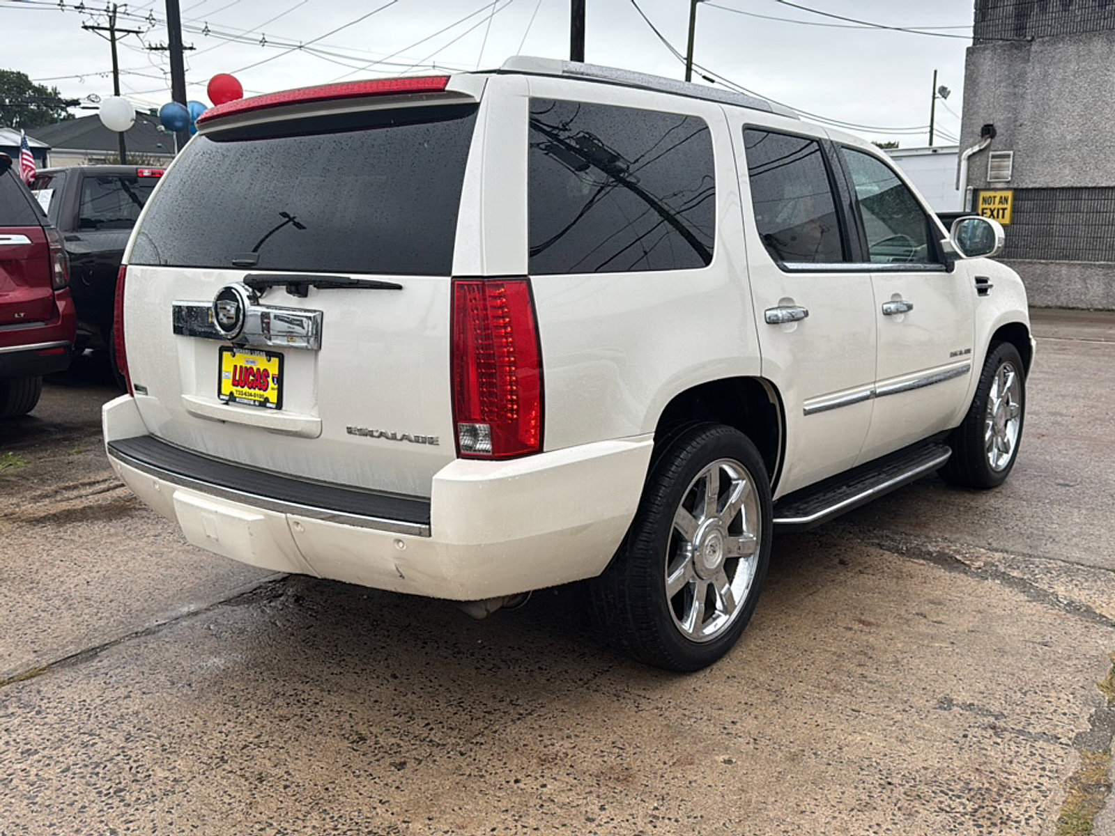2011 Cadillac Escalade Luxury photo 4