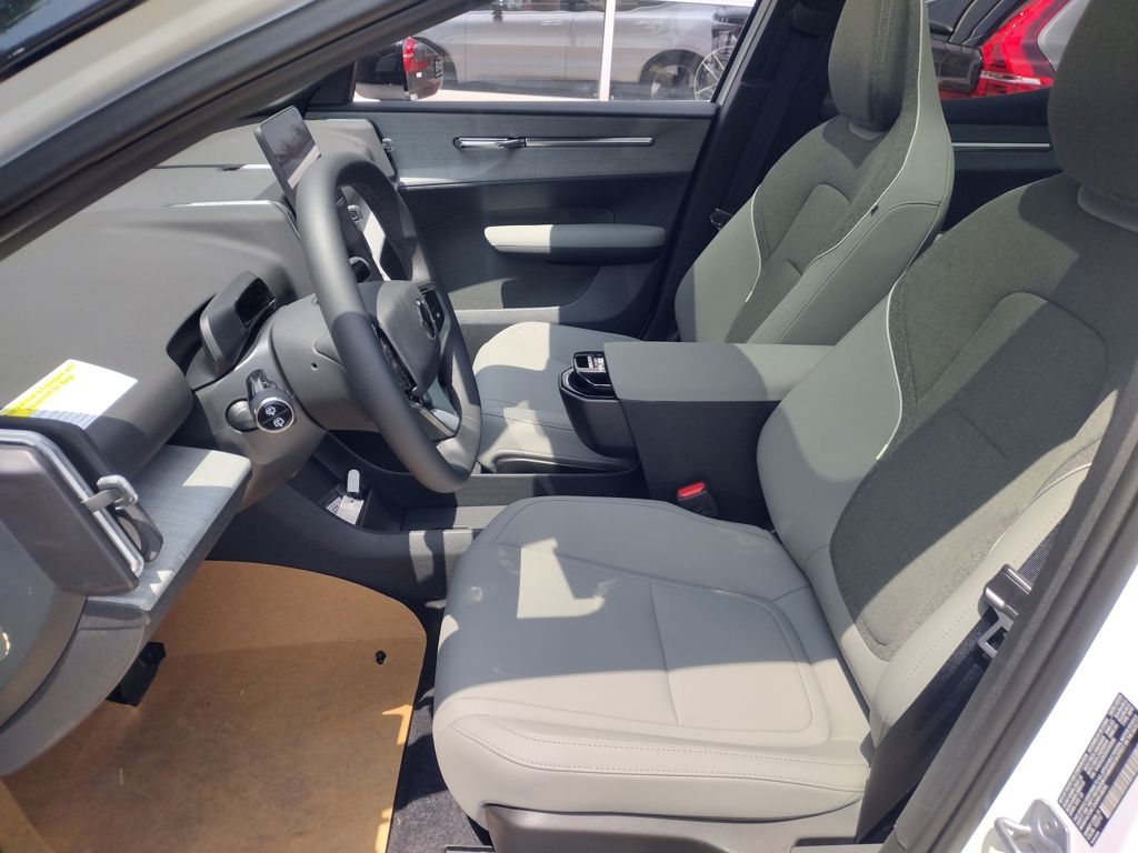 2025 VOLVO EX30 - Image 10