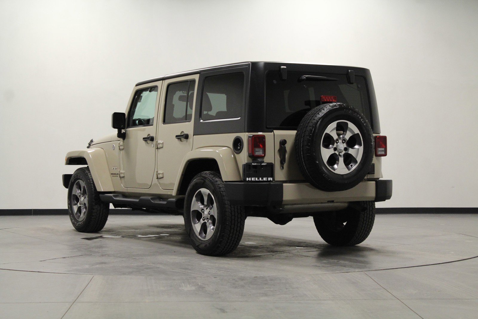 2016 Jeep Wrangler Unlimited Sahara photo 5