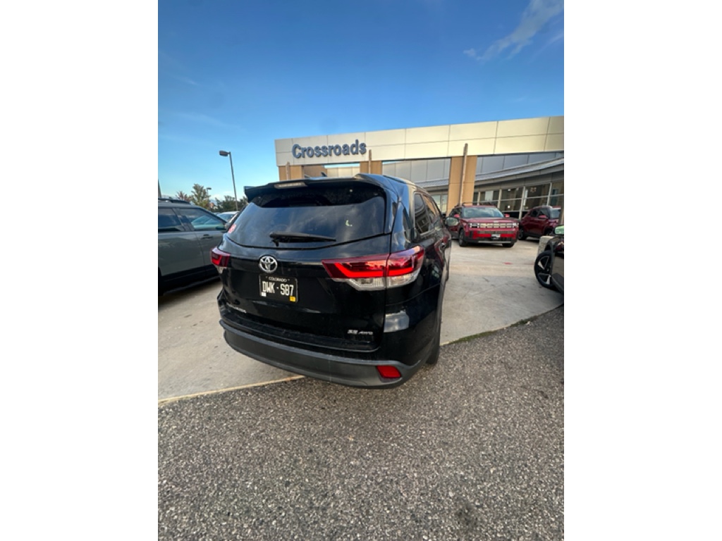 2019 Toyota Highlander SE photo 4