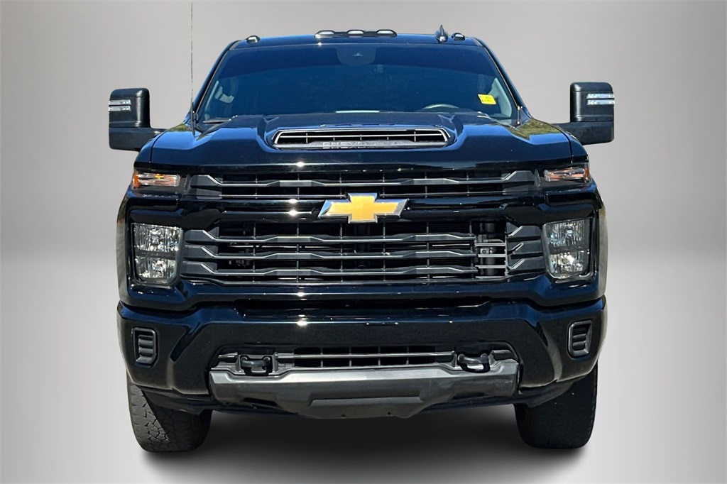 2024 Chevrolet Silverado 2500HD Custom photo 3