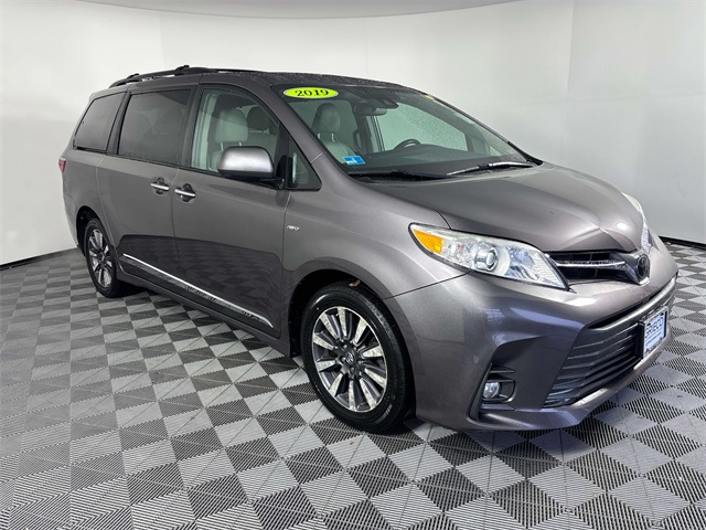 2019 Toyota Sienna XLE Premium's photo