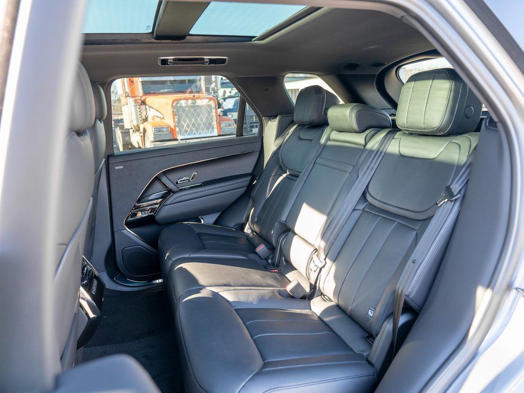 2025 Land Rover Range Rover Sport SE photo 21