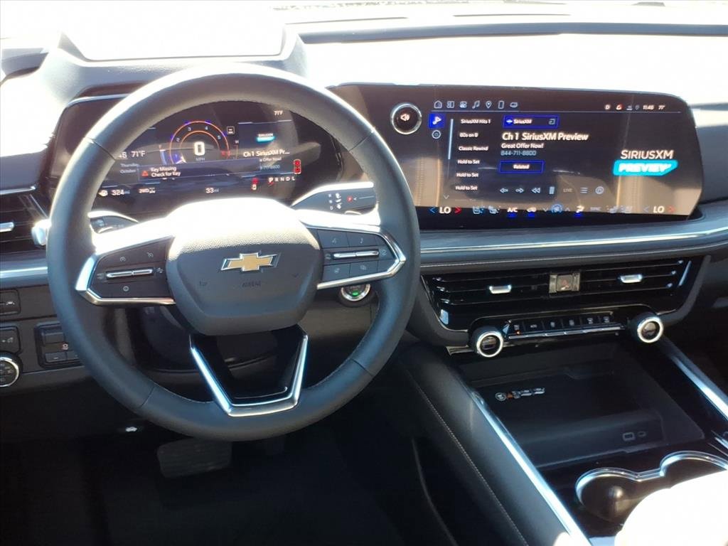 2025 Chevrolet Suburban Premier photo 2