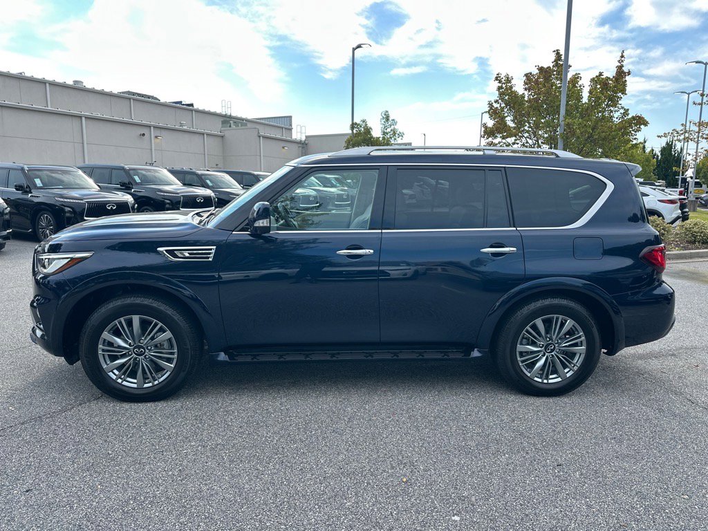 2022 Infiniti QX80 Luxe photo 6