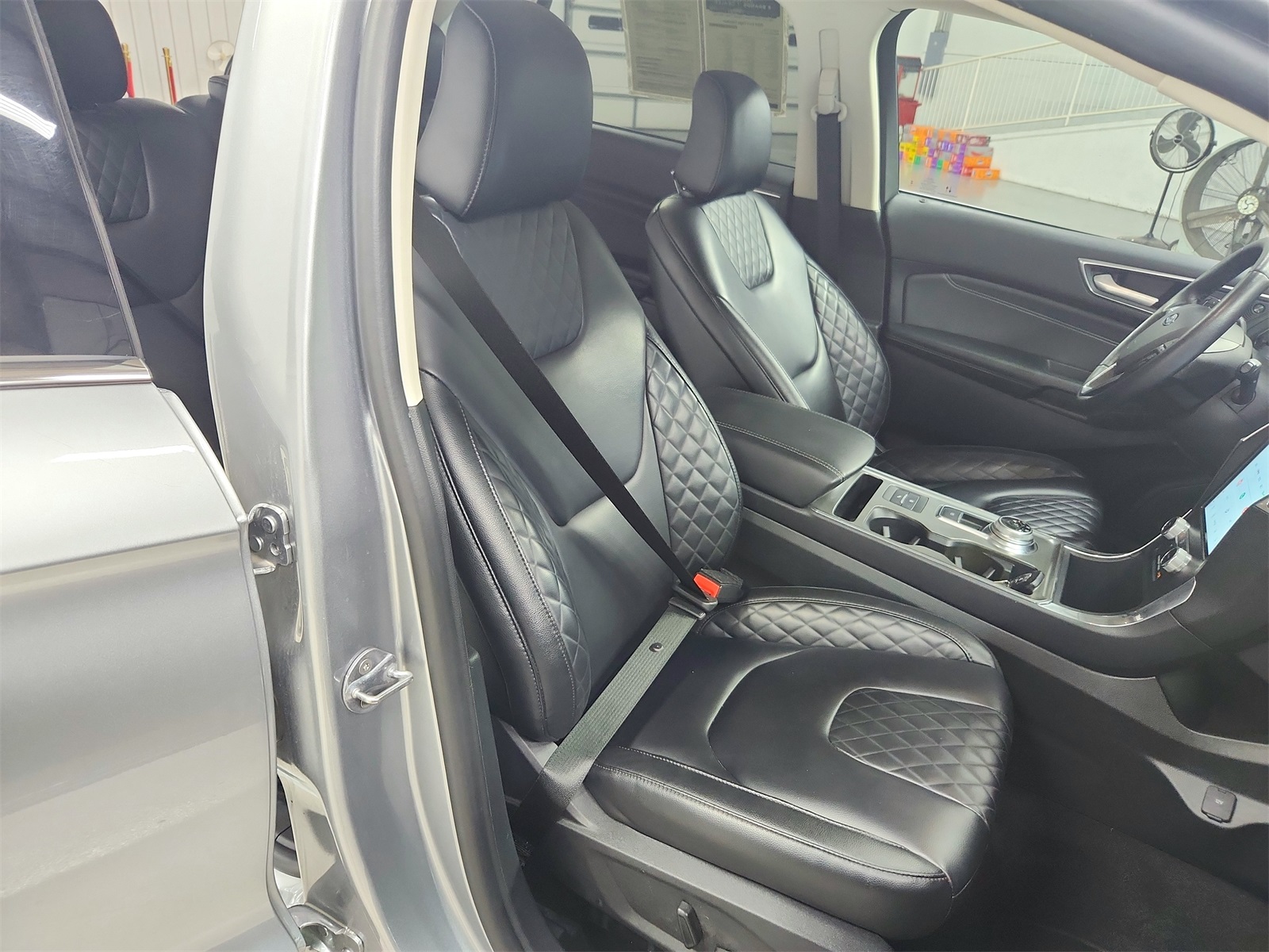 2024 Ford Edge Titanium photo 38