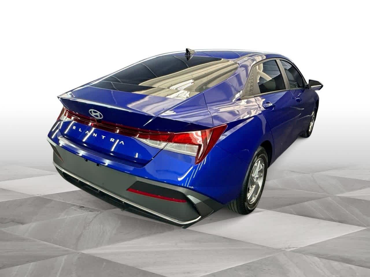 2024 Hyundai Elantra SE photo 7