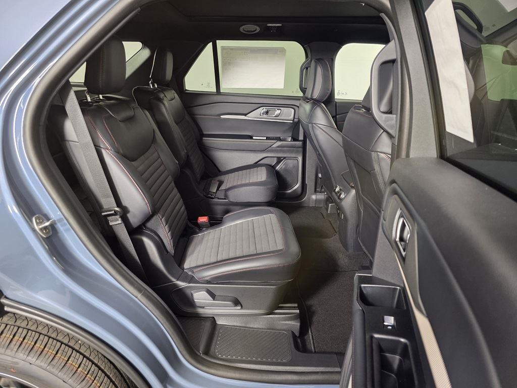2025 Ford Explorer ST-Line photo 19