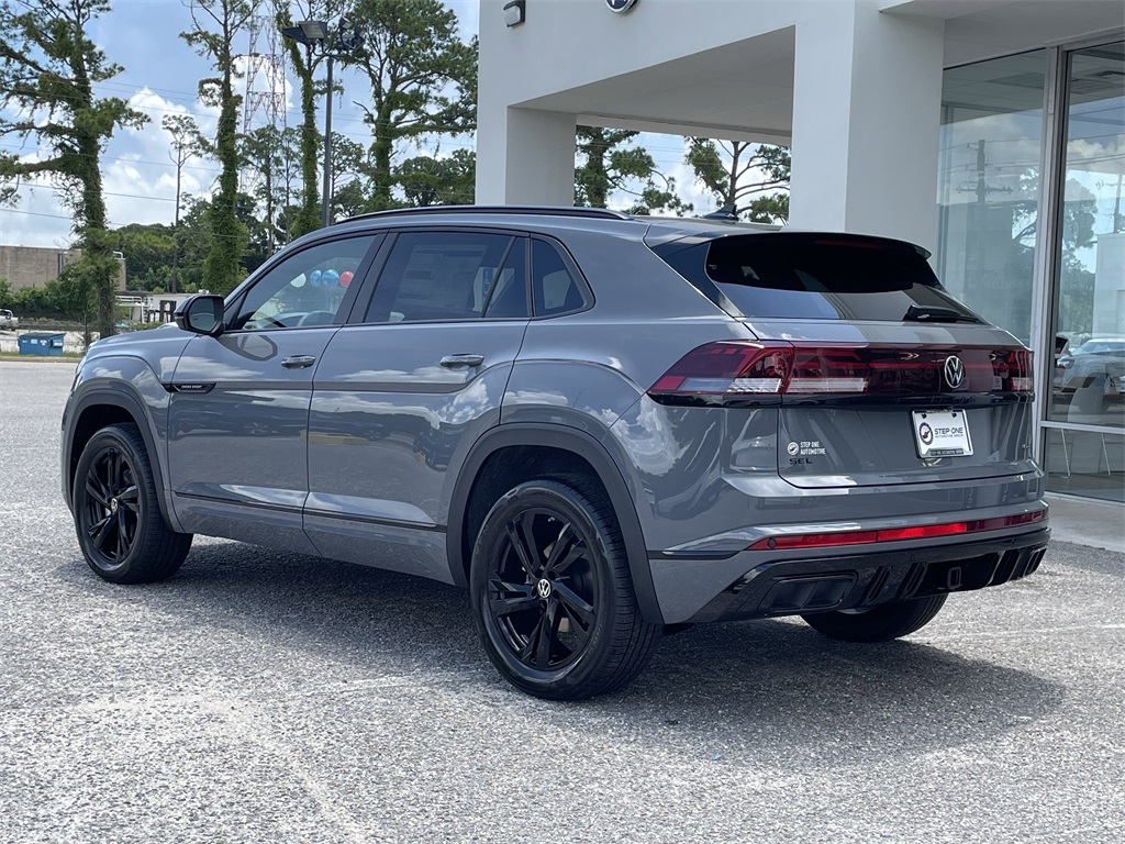 2025 Volkswagen Atlas Cross Sport SEL R-Line photo 2