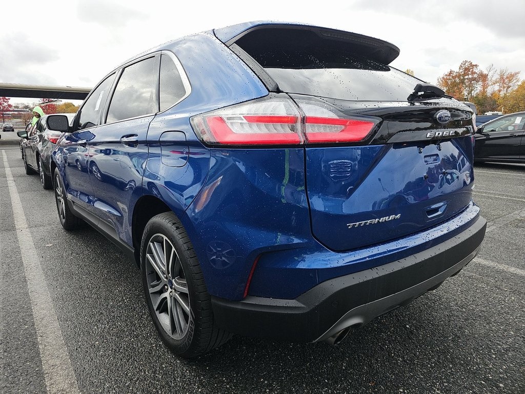 2022 Ford Edge Titanium photo 2