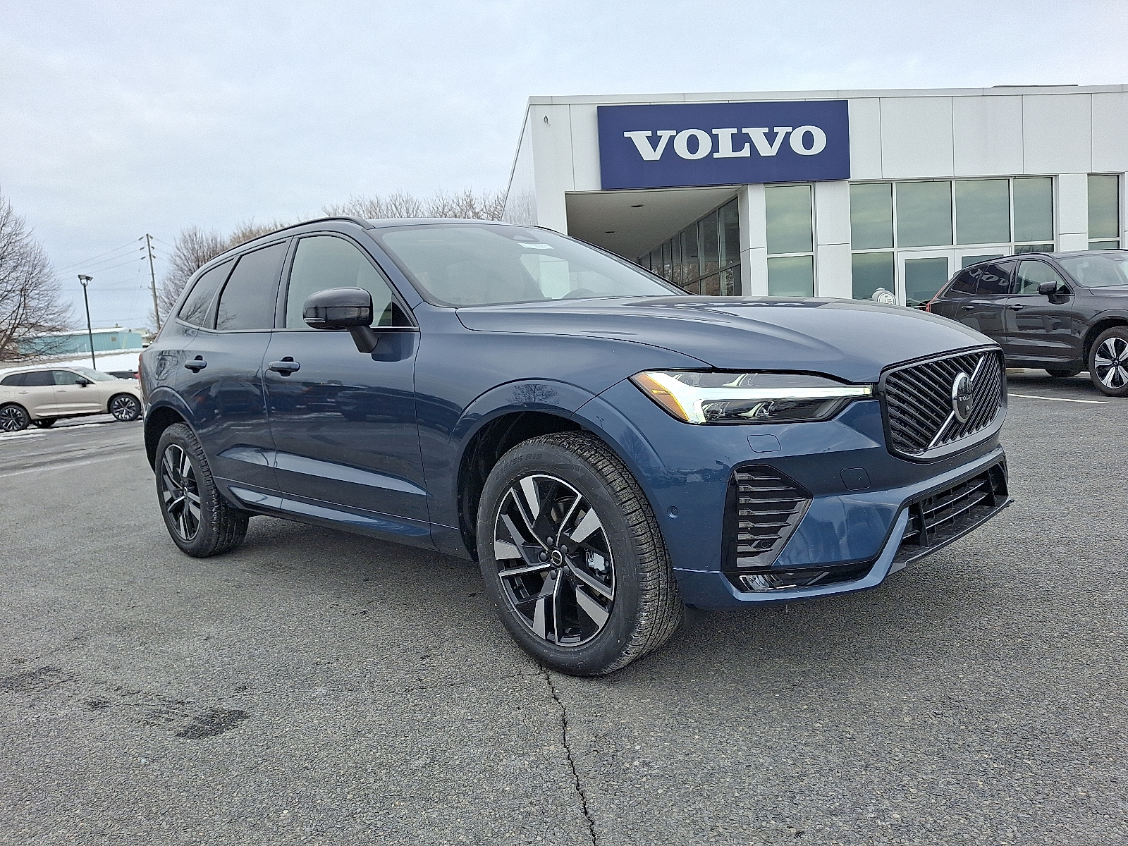 2026 Volvo XC60 Plus's photo