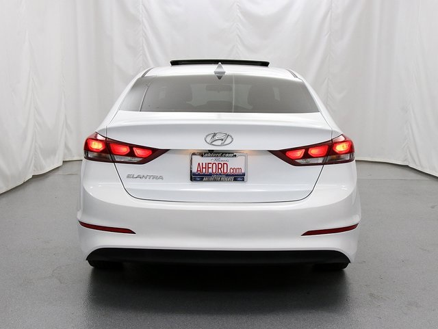 2017 Hyundai Elantra SE photo 4
