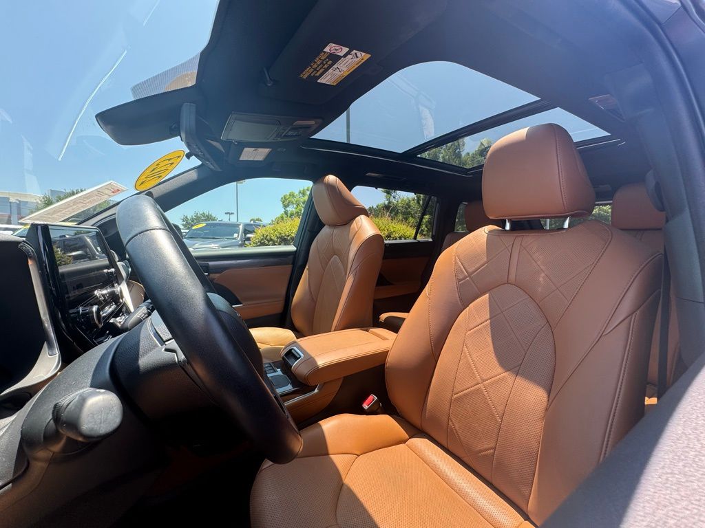 2023 Toyota Highlander Hybrid Platinum photo 19